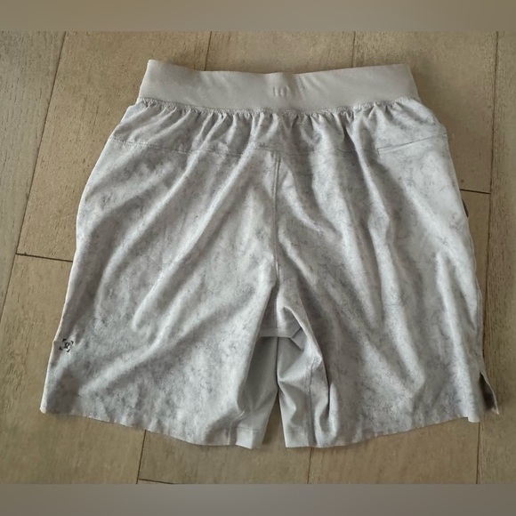 Lululemon T.H.E. Short Mens Small 7" inseam Linerless Gravel Dust Alpine - Picture 7 of 9